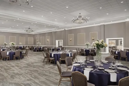 Virginia Crossings Hotel & Conference Center, Tapestry Collection by Hilton