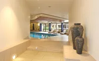 Royal Plaza Montreux - Pools