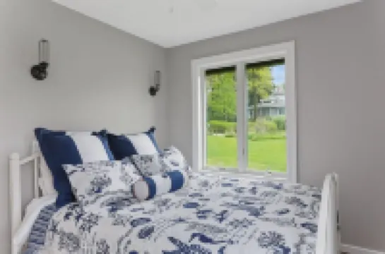 Private  Beach Steps to the Beach.