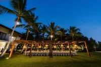 Oceanfront Luxury Villa, Pool, Staff & Golf Carts, Walk to Beach Dream House