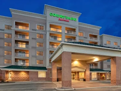 Courtyard Toronto Vaughan Отели рядом с достопримечательностью «HVE Healthcare Assessments»