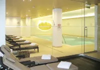 Ramada by Wyndham Nuernberg Parkhotel - Pool