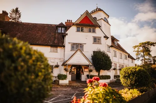 The Devil's Punchbowl Hotel Hotels in Milland