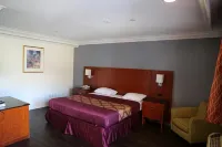 Chateau Inn & Suites Hotel di Downey