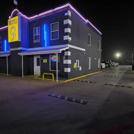 Motel 9