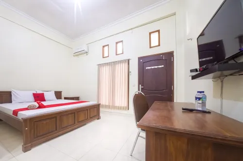 RedDoorz Near Nusa Cendana University Hotels in Oesapa Selatan