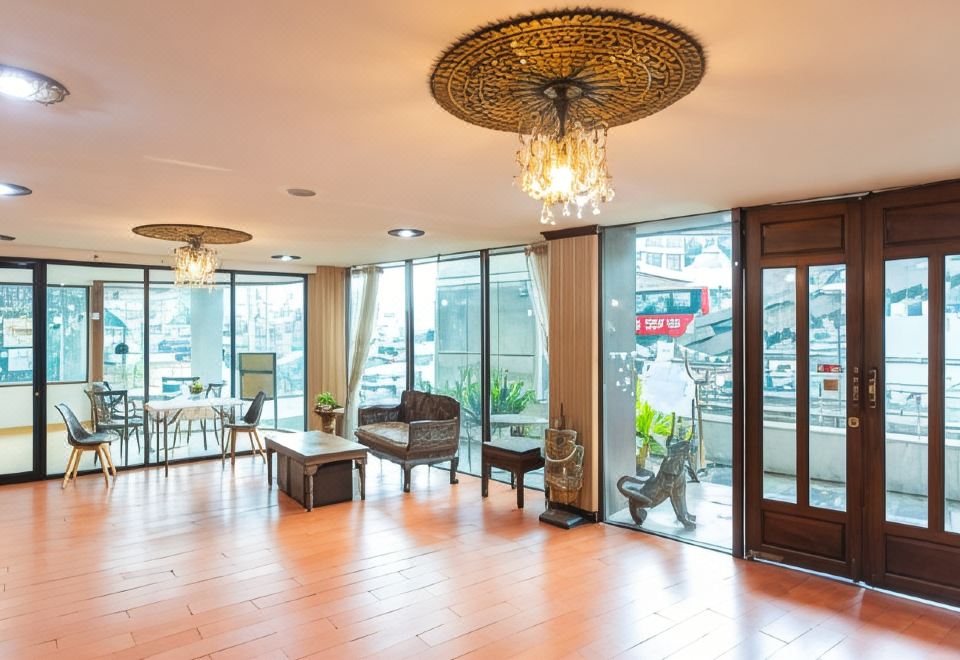 4. SK 부티크 마..