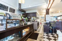 Cafe & Guest House Nagonoya
