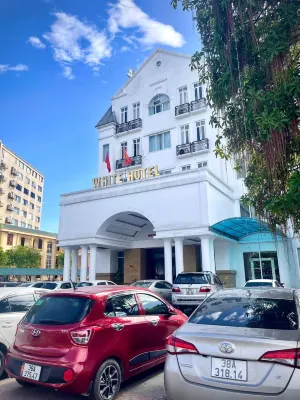 White Hotel - Parkplatz