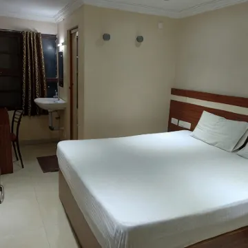 Adarsh Residency โรงแรมใกล้สถานีรถโดยสาร APSRTC เซ็นทรัล