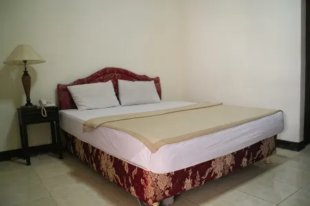 Homestay Simpang Tujuh Отели в г. Чепу