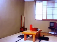 Minshuku Kotobuki Hotels near 瀬波温泉噴湯公園