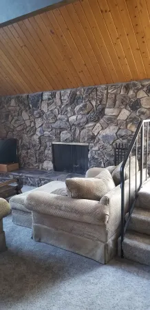 Surrounded by Pines, Family / Pet Friendly minutes from Snow Valley !!!