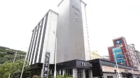Luxe Hotel