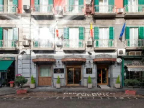 โรงแรมแกรนด์ ยูโรปา โรงแรมในนาโปลี