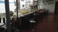 Harleys Pub and Hotel