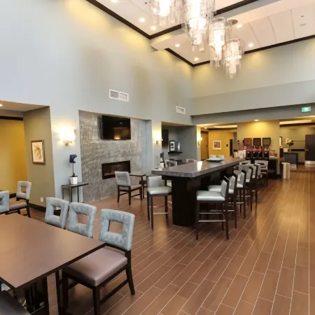 Hampton Inn & Suites by Hilton St. John's Airport Отели в г. Лоджи Бэй-Мидл Ков-Аутер Ков