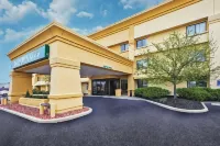 La Quinta Inn by Wyndham Toledo Perrysburg Hotels in Perrysburg