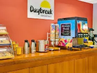 Days Inn & Suites by Wyndham Laurel Near Fort Meade - breakfast