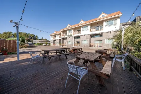 Seogwipo Soesokkak Recreation Pension Отели рядом с достопримечательностью «Soesokkak Estuary»