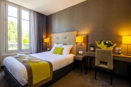 Hotel de la Gare Troyes Centre Отели в г. Ла-Ривьер-де-Кор