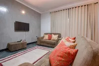 Lyons Park Two-Bedroom Apartment Two. Hotels in Kyadondo