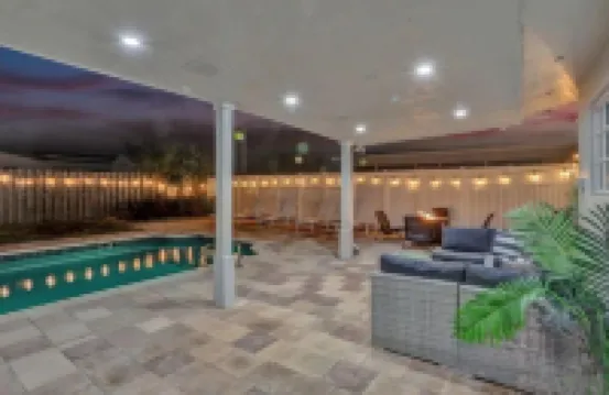Stunning 4BR Hted Pool &Jacuzzi Close 2 the Beach