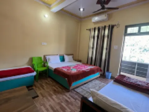 Girish Alay Home Stay 루드레이프레이에그 호텔