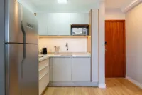 Fully Equipped Accommodations in a Building With Pool and gym in Downtown Florianopolis - Lins - 健身室/gym room