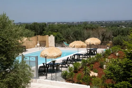 L'Isola Felice e Trulli Sotto le Stelle - parking