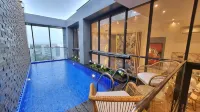 2BR Luxury Lower Penthouse in Mckinley West