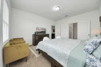 Family-Friendly 4-bedroom Oasis with Fully Equipped Kitchen & Relaxing Vibes.