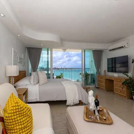 Oceanfront Oasis: Beach Studio with Sunset Views & Parking – 5 Mins from SJU