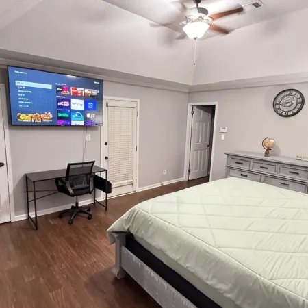 PRIVATE POOL PARADISE located in peaceful & quiet neighborhood in Prattville AL