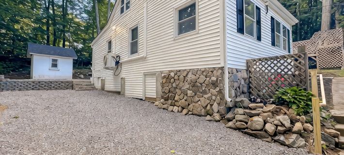 Cozy cottage with AC and lake access in charming Connecticut suburb. Hotels in Litchfield County