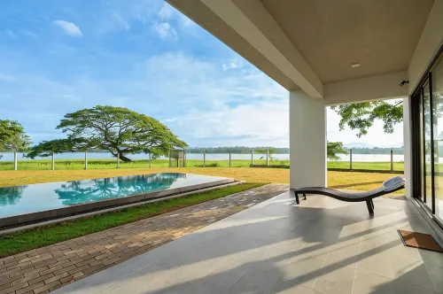 Lakeside Retreat Eco Luxury Villa - Хоумстей