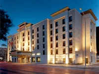 Humphry Inn and Suites Отели рядом с достопримечательностью «Стадион «Шо Парк»»