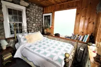 Lavender Hill Estate, Private 37 acres,1.5 hour from NYC, Heated Pool, Jacuzzi,