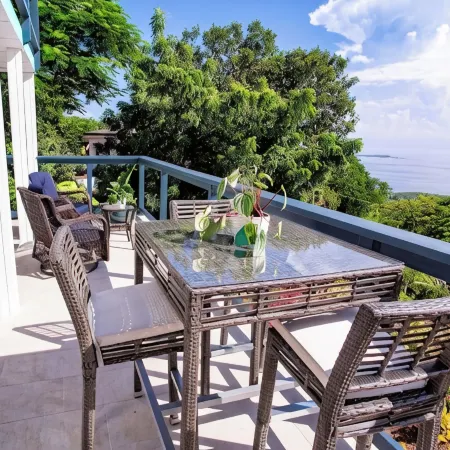 Easy location, Ocean view, Sunsets, Jeep Available, Solar, Battery Power, Wifi