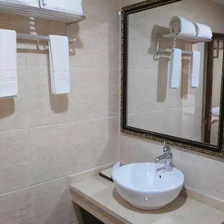 Lily Business Hotel, Jixian