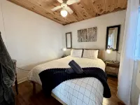 3 BR Lakefront Beach Retreat; Hot Tub, Fire Pits! Pet-friendly! - Boutique