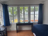Charming Apartment with Pool, Free Parking, Walk to Everything Downtown. - Huoneistot