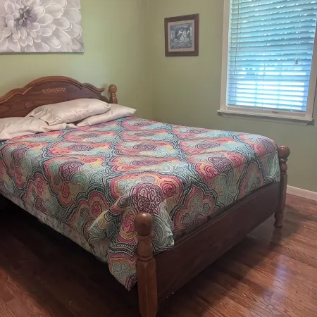 Charming 3-bedroom house in Mountain City beautiful big coy pond in backyard