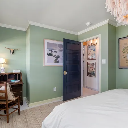 Le Hibou Blanc (A) - Fairhope: Laid-back Sophistication
