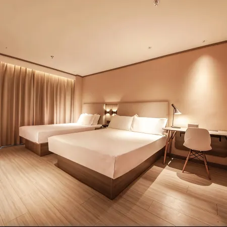 HanTing Hotel (Tongliao Naiman Banner Railway Station Zhenxing Street)