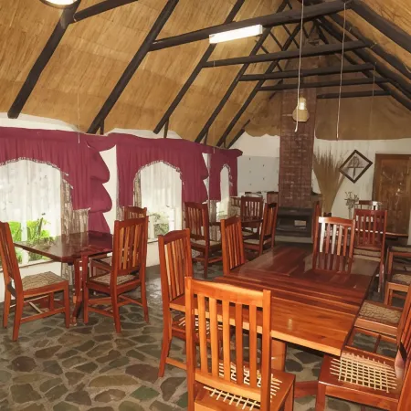 Parrot Lodge