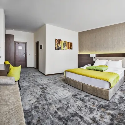 FLOK Old Town - Hotel Marshal Отели рядом с достопримечательностью «Выставочный центр Белграда»