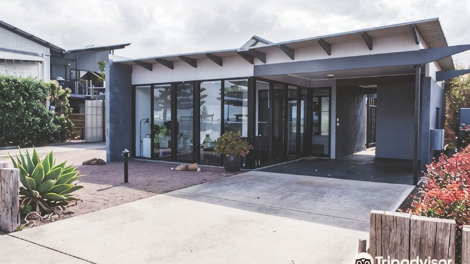 Esperance Island View Apartments