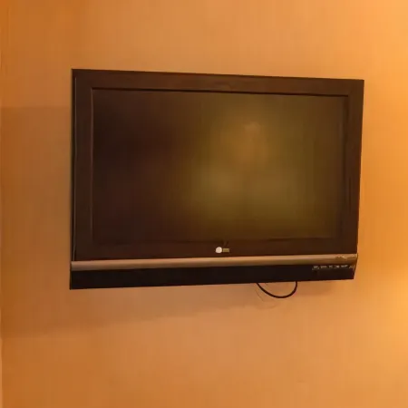BRIDGEPOINTE INN & SUITES
