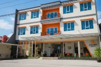 Alqueby Hotel Near Kiara Artha Park & Trans Studio Mall - 2 ดาว